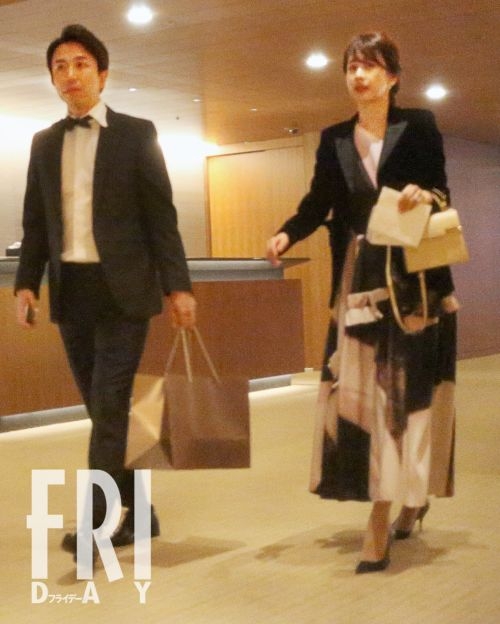 結婚着に撮られた高木勇輔とカトパン（加藤綾子）の画像